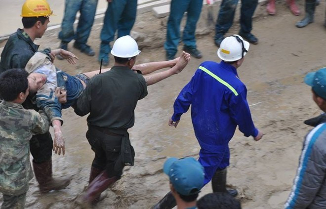 [LIVE] Nạn nhân sập hầm kể những ngày 'sống trong sợ hãi' ảnh 12