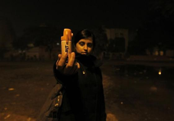 Shaswati Roy Chaoudhary, 23 tuổi, nhân viên một công ty thời trang tại New Delhi luôn mang theo bên mình một lọ xịt hơi cay để đề phòng