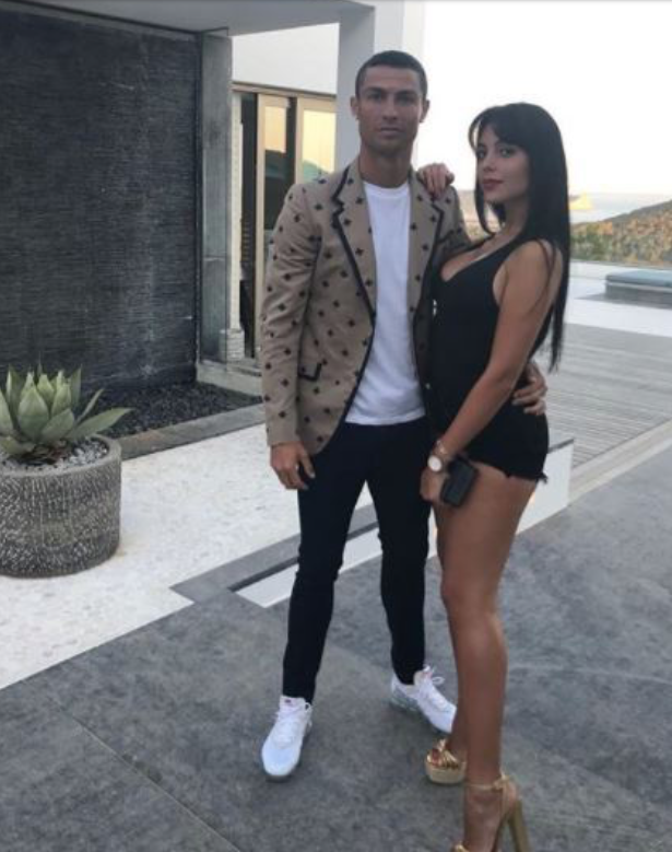 Ronaldo và bạn gái bạn gái Georgina Rodriguez. (Ảnh: The Sun) Ronaldo và bạn gái bạn gái Georgina Rodriguez. (Ảnh: The Sun)