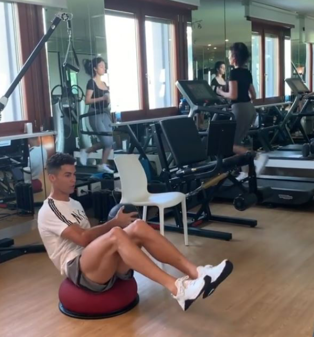 Donaldo trong phòng tập riêng. (Ảnh: The Sun) Donaldo trong phòng tập riêng. (Ảnh: The Sun)