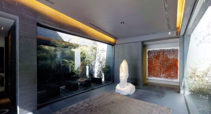 Có những bức tường trong nhà Hazard được làm bằng pha lê. (Ảnh: The Sun) Có những bức tường trong nhà Hazard được làm bằng pha lê. (Ảnh: The Sun)