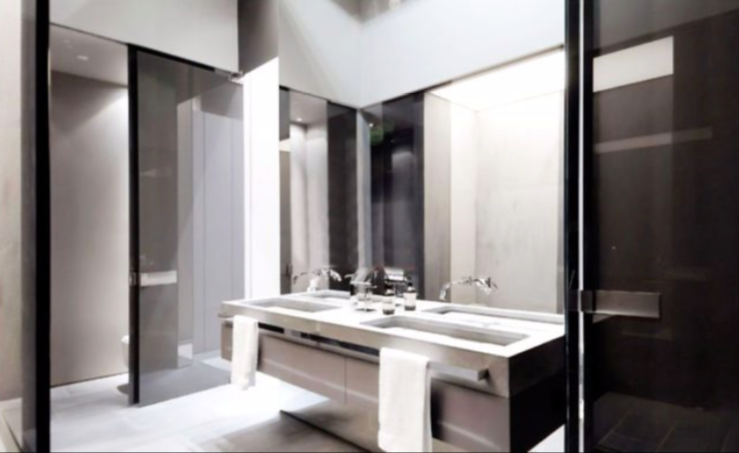 Nhà của Hazard có đến 10 phòng tắm. (Ảnh: The Sun) Nhà của Hazard có đến 10 phòng tắm. (Ảnh: The Sun)