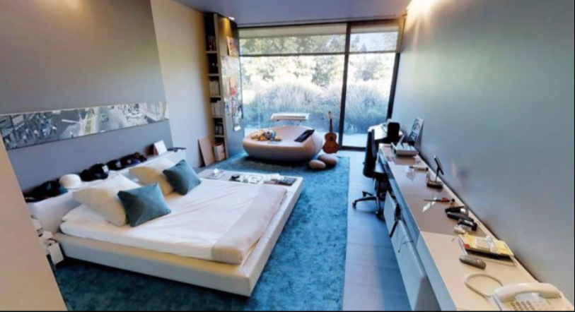 Khu nhà có 6 phòng ngủ, tha hồ không gian cho các nhóc nhà Hazard. (Ảnh: The Sun) Khu nhà có 6 phòng ngủ, tha hồ không gian cho các nhóc nhà Hazard. (Ảnh: The Sun)