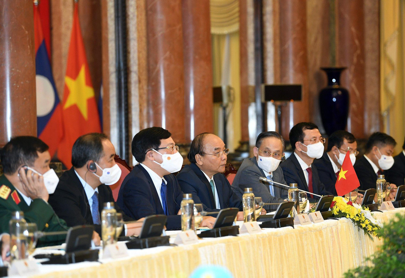 Chủ tịch nước Nguyễn Xuân Phúc và các quan chức Việt Nam tại cuộc hội kiến. (Ảnh: Như Ý)