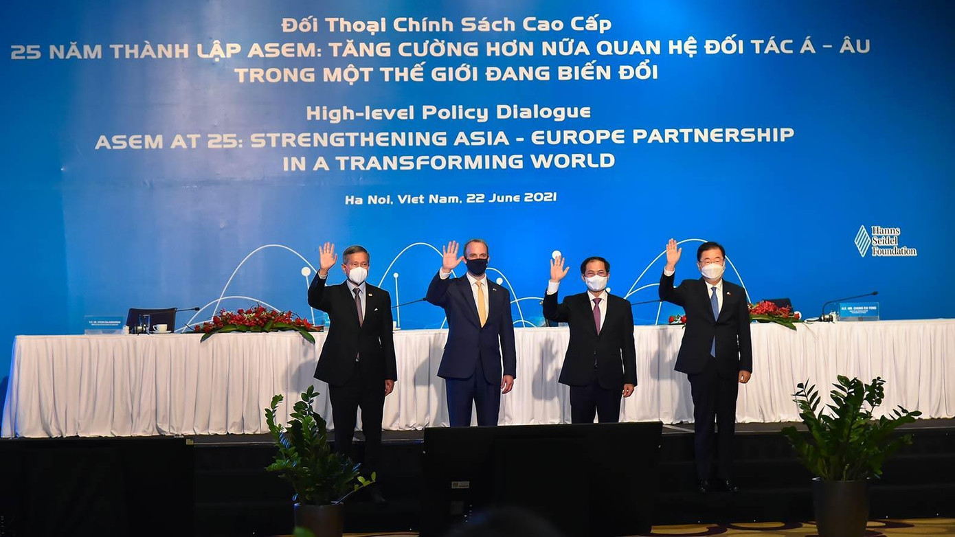 Các bộ trưởng tham dự trực tiếp Đối thoại tại Hà Nội. (Ảnh: Mofa)