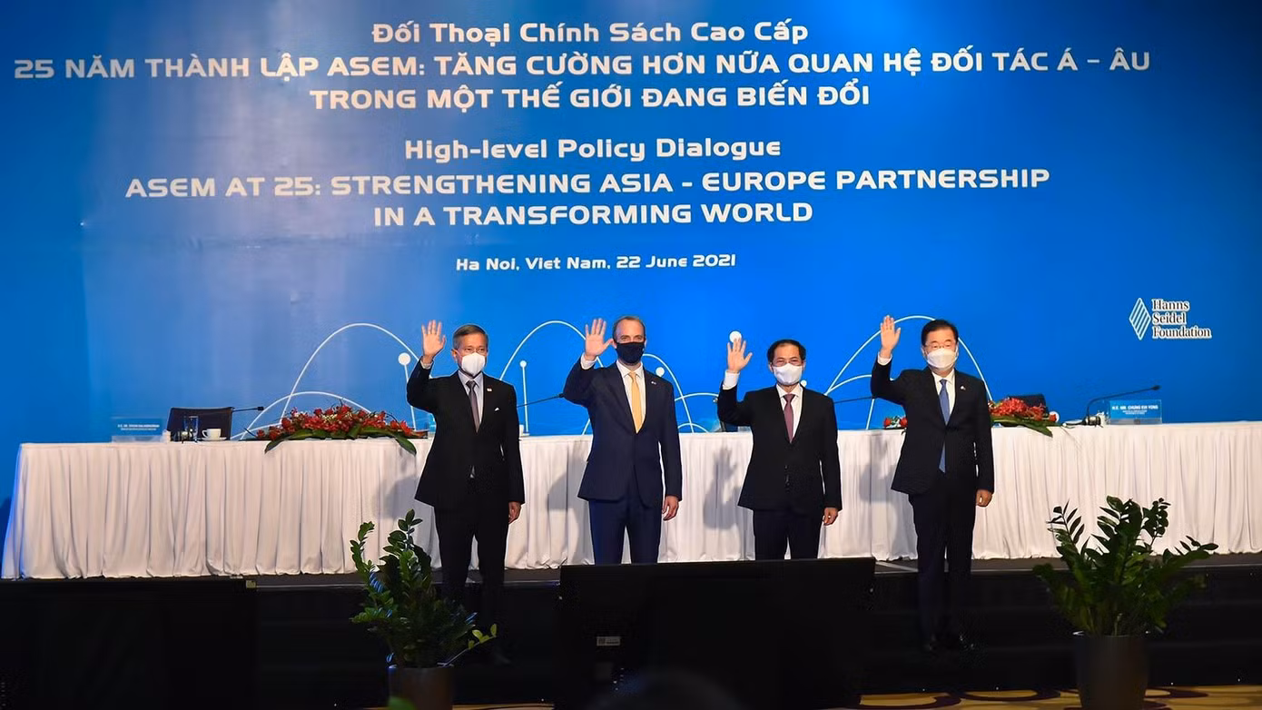 Các bộ trưởng tham dự trực tiếp Đối thoại tại Hà Nội. (Ảnh: Mofa) Các bộ trưởng tham dự trực tiếp Đối thoại tại Hà Nội. (Ảnh: Mofa)