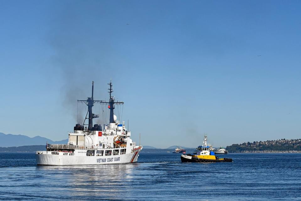 Con tàu bắt đầu hành trình trở về Việt Nam