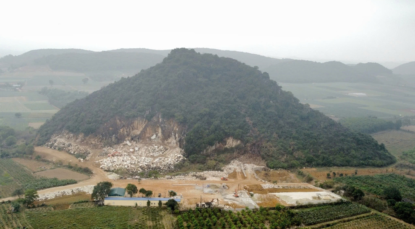 Toàn cảnh núi Đụn Toàn cảnh núi Đụn