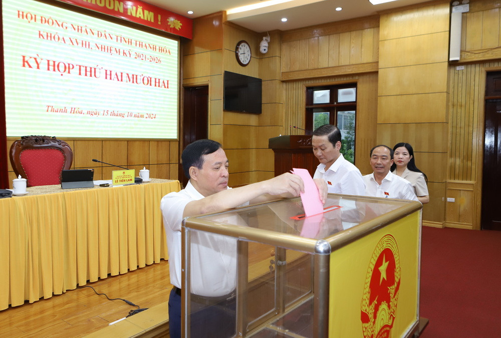 Các đại biểu bầu bổ sung ủy viên UBND tỉnh Thanh Hóa