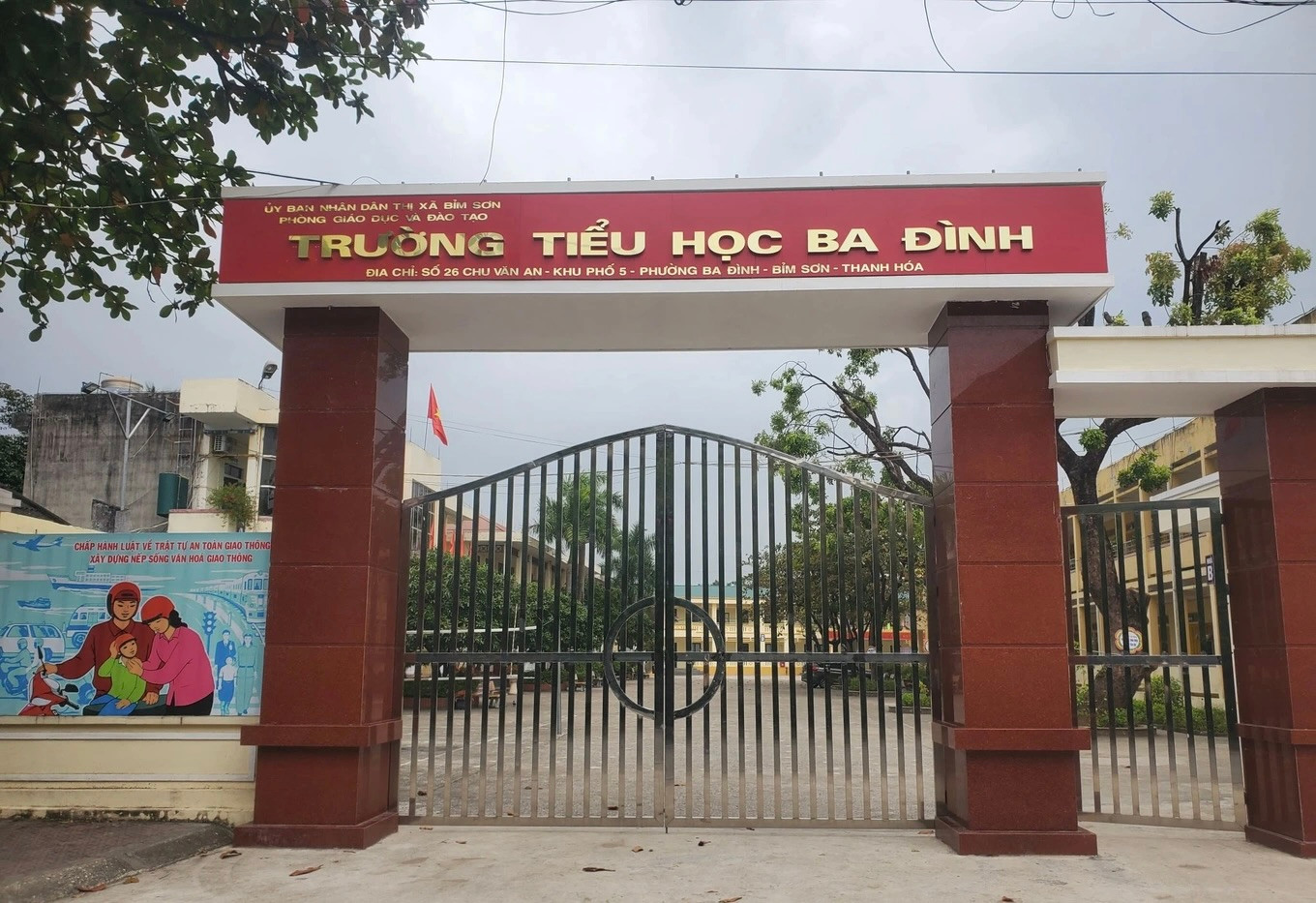 Trường tiểu học Ba Đình (thị xã Bỉm Sơn, Thanh Hoá), nơi xảy ra sự việc Trường tiểu học Ba Đình (thị xã Bỉm Sơn, Thanh Hoá), nơi xảy ra sự việc