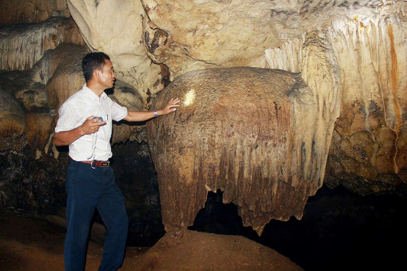 Chủ tịch UBND tỉnh Thanh Hoá đã có chỉ đạo dừng hoàn toàn hoạt động khai thác đá ở núi Đụn để ngành chức năng thực hiện khoanh vùng bảo vệ di tích Chủ tịch UBND tỉnh Thanh Hoá đã có chỉ đạo dừng hoàn toàn hoạt động khai thác đá ở núi Đụn để ngành chức năng thực hiện khoanh vùng bảo vệ di tích