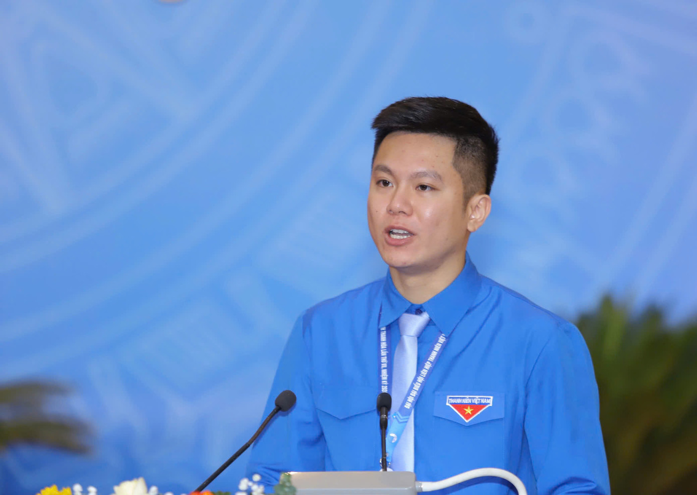 Anh Trương Huy Hoàng trình bày tham luận tại đại hội