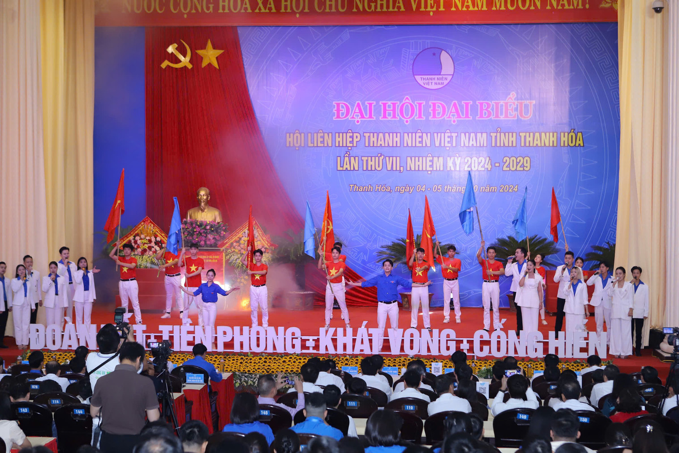 Chương trình văn nghệ chào mừng đại hội