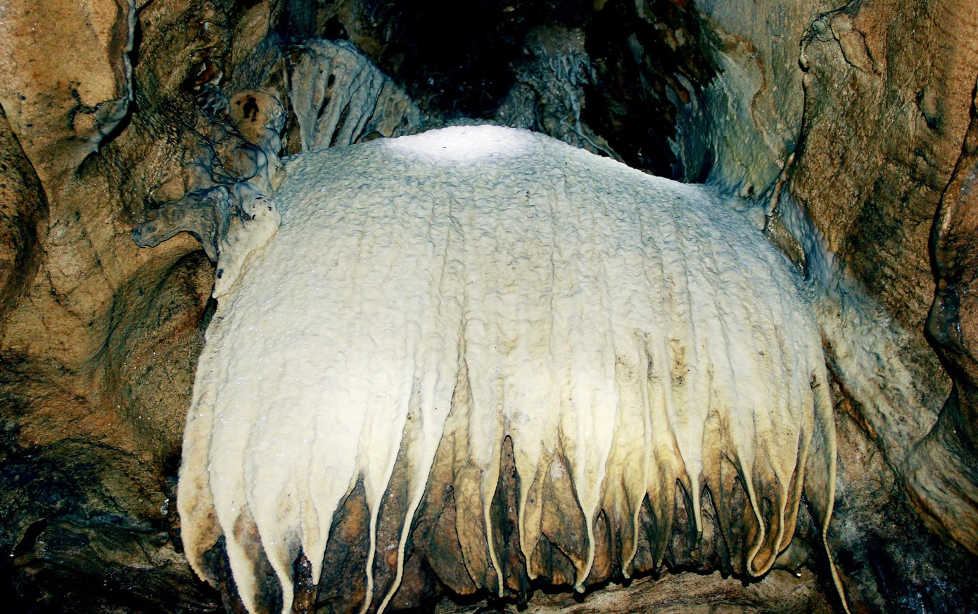 Được biết, hang Đụn được phát hiện từ trước khi doanh nghiệp được cấp quyền khai thác đá ở núi Đụn. Nhiều người dân địa phương coi đây là khu vực linh thiêng Được biết, hang Đụn được phát hiện từ trước khi doanh nghiệp được cấp quyền khai thác đá ở núi Đụn. Nhiều người dân địa phương coi đây là khu vực linh thiêng