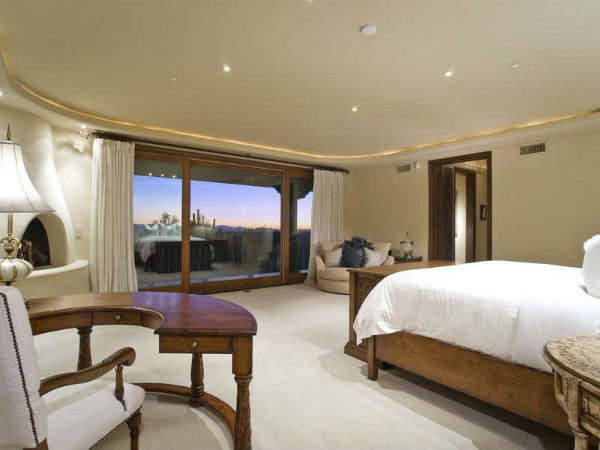 Phòng ngủ nhìn ra bể sục nước nóng