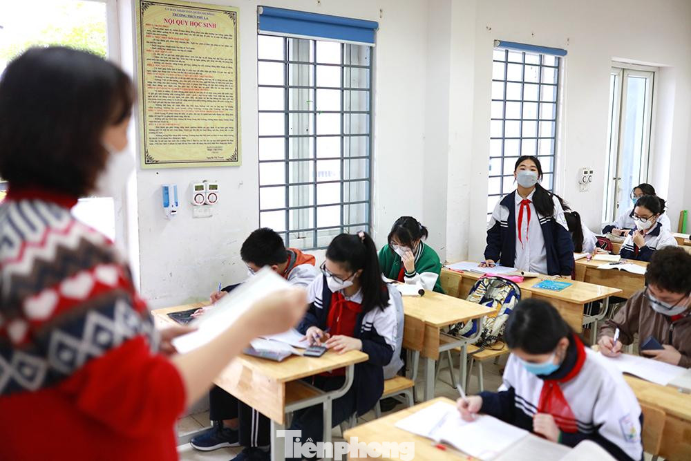 Hiện nay, mới chỉ có học sinh khối 7,8,9 tới trường học trực tiếp. Từ ngày 21/2 tới, học sinh lớp 6 cũng sẽ đi học.