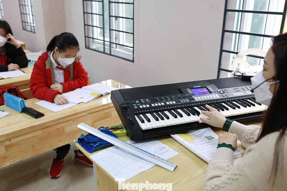 Một tiết học âm nhạc của học sinh khối lớp 8 trong sáng nay 18/2