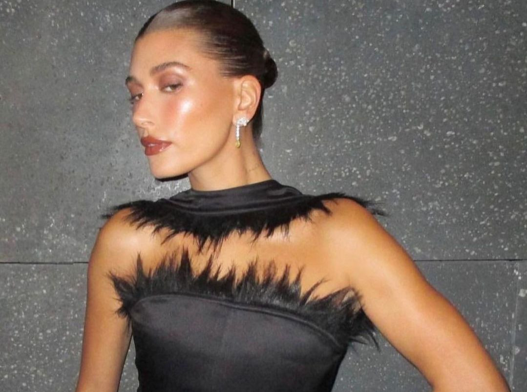 Hailey được tiếp xúc với thảm đỏ, truyền thông từ khi mới 9 tuổi. Hailey được tiếp xúc với thảm đỏ, truyền thông từ khi mới 9 tuổi.