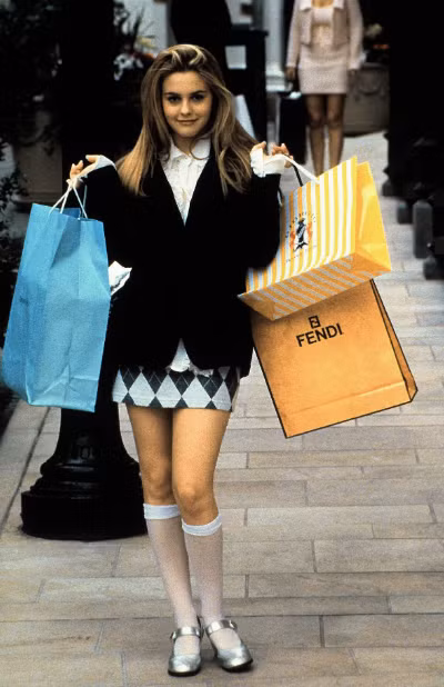 Nhân vật Cher Horowitz mang đôi giày Mary Jane trong bộ phim Clueless. Nhân vật Cher Horowitz mang đôi giày Mary Jane trong bộ phim Clueless.