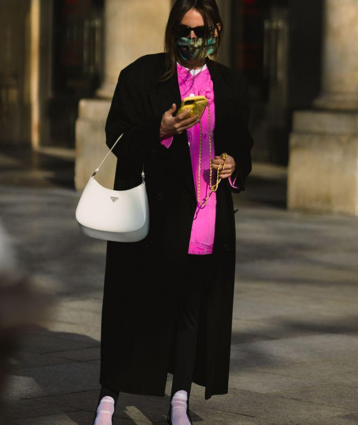 Túi càng tối giản càng khó đoán giá và trông bạn sành điệu hơn.