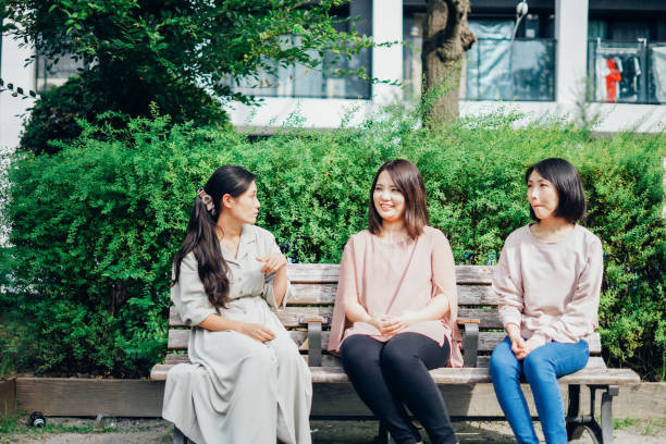 Đừng bao giờ phản ứng theo hướng chống đối. Đừng bao giờ phản ứng theo hướng chống đối.