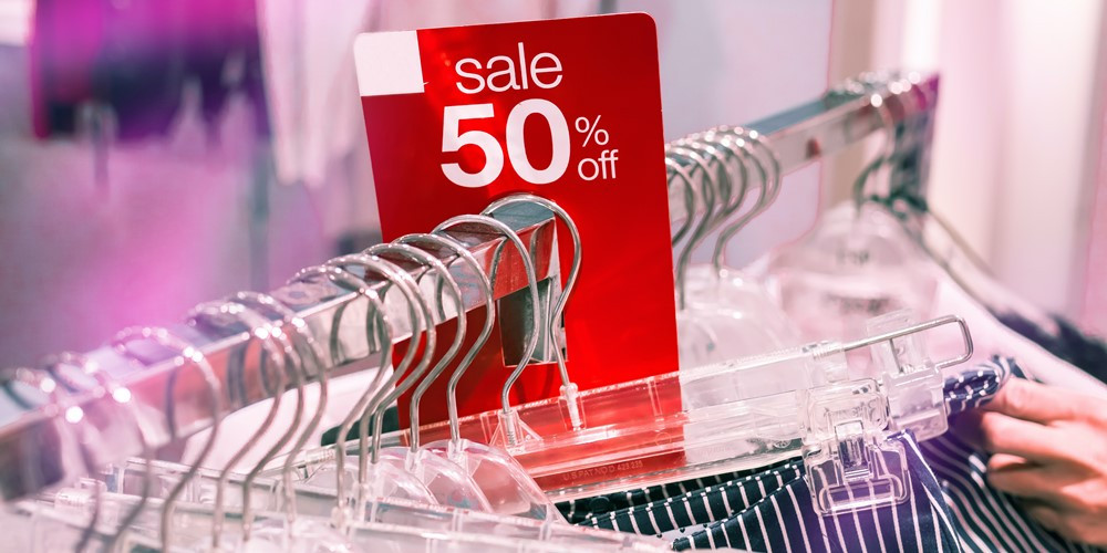 Có thể cửa hàng sẽ để lẫn lộn những sản phẩm giảm giá ít 10%, không phải tất cả đều giảm 50% hay 70% như họ quảng cáo.