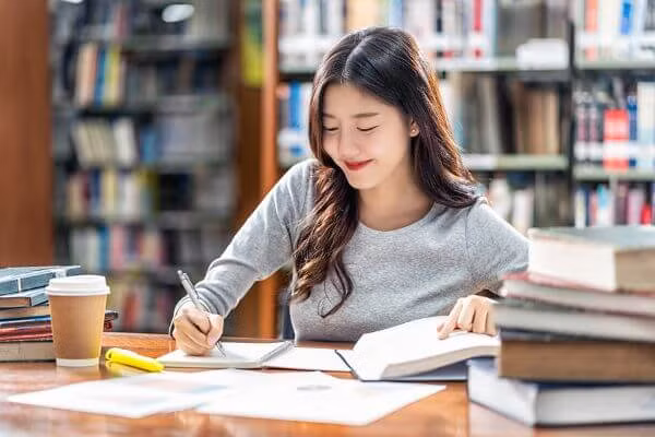 Một số bạn trẻ chọn cách biến áp lực thành những khoảnh khắc hài hước. Một số bạn trẻ chọn cách biến áp lực thành những khoảnh khắc hài hước.