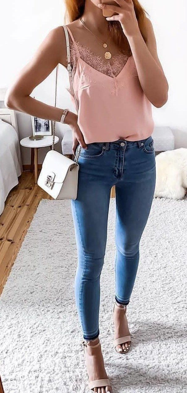 Các tín đồ thời trang Ý luôn thích nhấn mạnh những đường cong trên cơ thể. Các tín đồ thời trang Ý luôn thích nhấn mạnh những đường cong trên cơ thể.