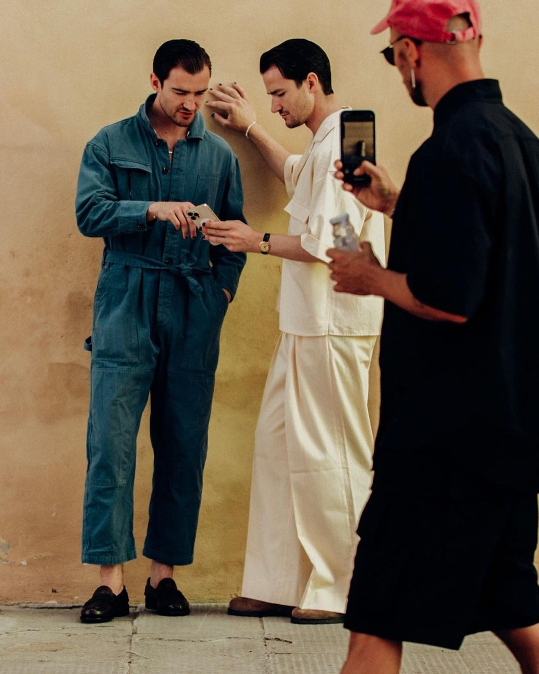 Chính những cam kết nhằm cải thiện những đối xử bất công trong ngành công nghiệp thời trang đã đưa cặp song sinh trở nên nổi tiếng trên mạng. Chính những cam kết nhằm cải thiện những đối xử bất công trong ngành công nghiệp thời trang đã đưa cặp song sinh trở nên nổi tiếng trên mạng.