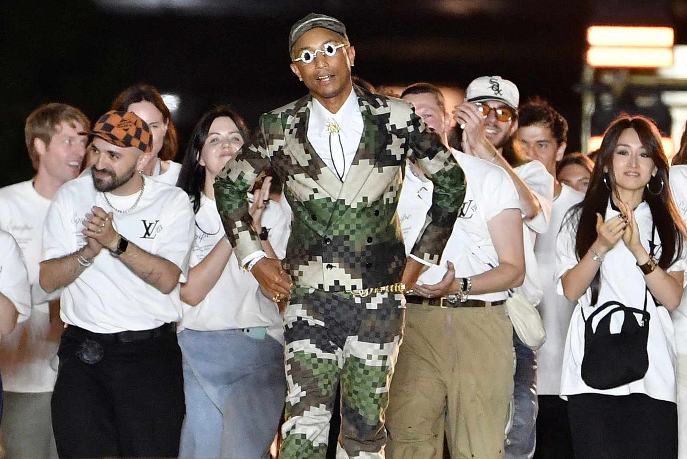 Pharrell Williams tiếp quản vị trí Giám đốc sáng tạo cho Louis Vuitton Menswear.