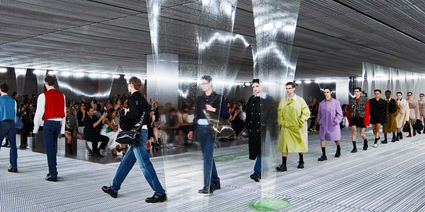 Tập đoàn Prada kỳ vọng sẽ tiếp tục phát triển rực rỡ với lĩnh vực mỹ phẩm dù mới gia nhập. Tập đoàn Prada kỳ vọng sẽ tiếp tục phát triển rực rỡ với lĩnh vực mỹ phẩm dù mới gia nhập.