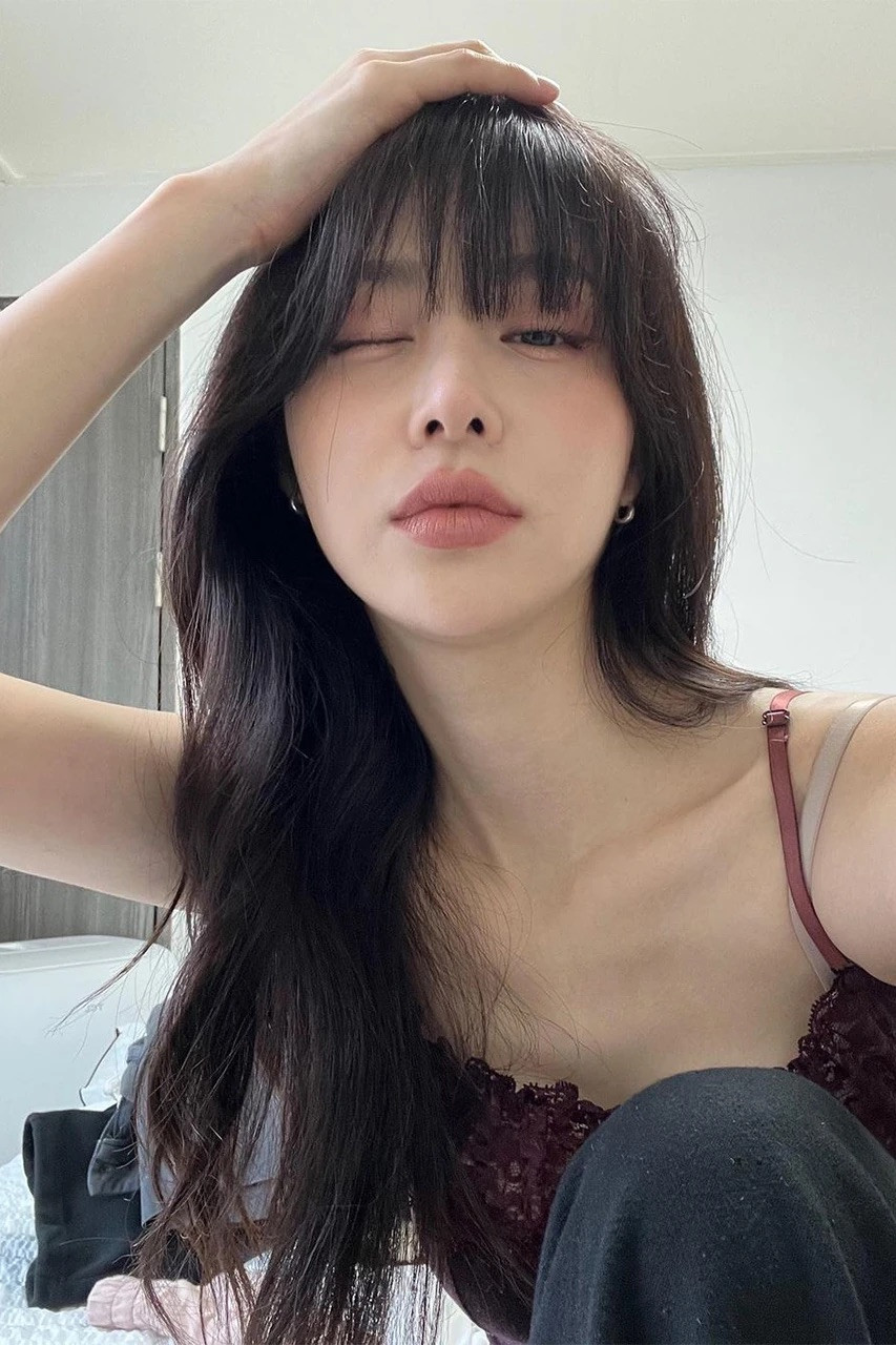 Overlip (kẻ viền môi tràn viền) là phiên bản nâng cấp của Overlining (kẻ viền môi không tràn viền).