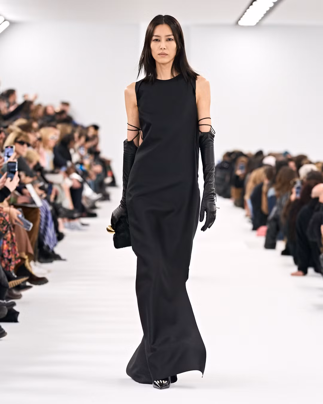 BST Thu/Đông 2023 của Givenchy. BST Thu/Đông 2023 của Givenchy.