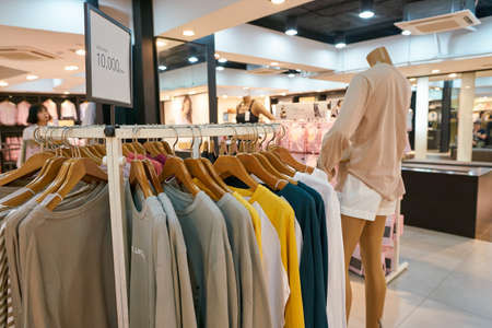 Dù là sale hay không sale, chúng ta chỉ mua những gì mình thực sự cần.