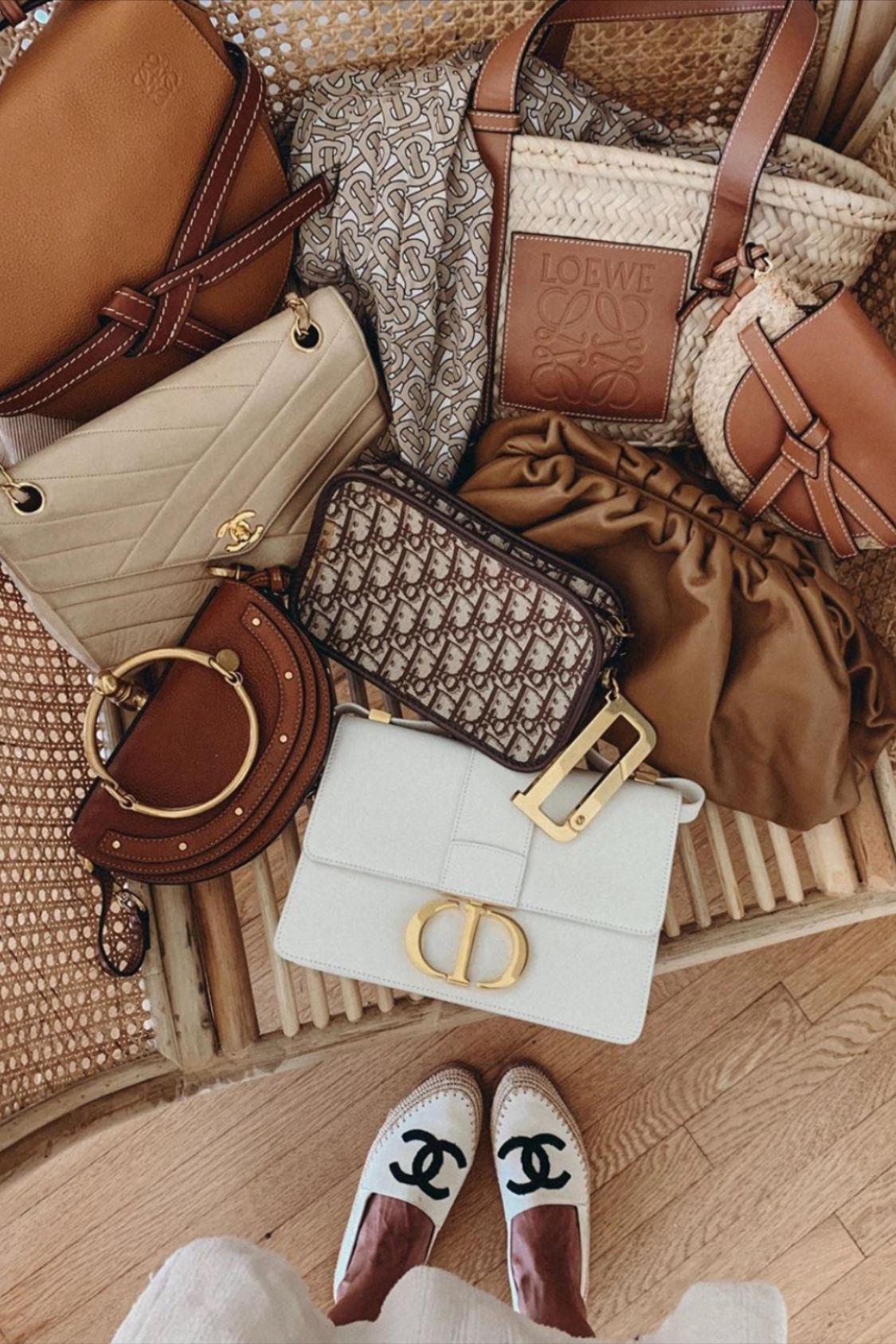 Yếu tố phân biệt giữa chiếc túi đa năng để sử dụng hằng ngày với túi hiệu cao cấp thường đến từ chất lượng và giá cả.