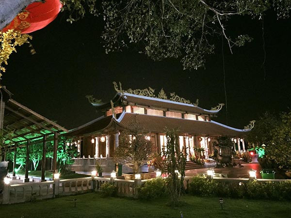 Cuộc sống của ca sĩ tình nguyện trông đền thờ Tổ cho Hoài Linh ảnh 2