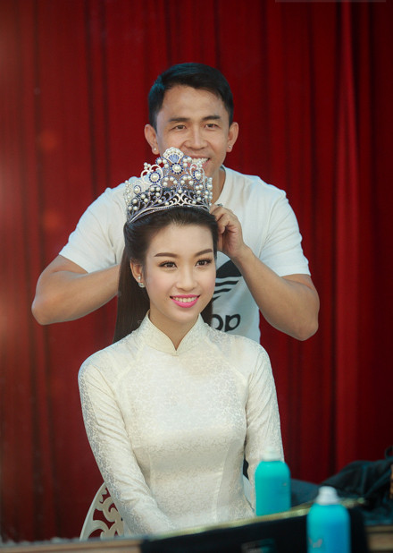 Make-up Tony chia sẻ về việc trang điểm cho các thí sinh Hoa hậu VN ảnh 3