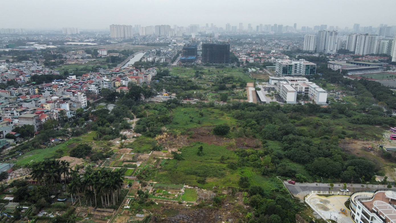 Thời điểm tổ chức đấu giá, Hà Nội đã ban hành bảng giá đất mới nhưng khu đất 4,4ha thực hiện dự án Đầu tư xây dựng nhà ở thấp tầng tại ô đất ký hiệu TT4, thuộc Khu đô thị Nam hồ Linh Đàm được đấu giá dựa trên bảng giá đất cũ.