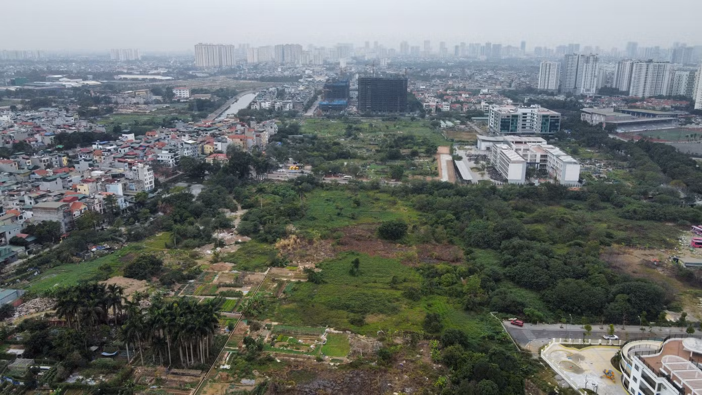 Công ty đấu giá hợp danh Lạc Việt vừa ra thông báo đấu giá tài sản của Trung tâm phát triển quỹ đất quận Hoàng Mai. Tài sản đấu giá là quyền sử dụng đất để thực hiện dự án đầu tư xây dựng nhà ở thấp tầng tại ô đất ký hiệu TT4 thuộc Khu đô thị Nam hồ Linh Đàm, phường Hoàng Liệt, quận Hoàng Mai - Giai đoạn 1 (TP Hà Nội).
