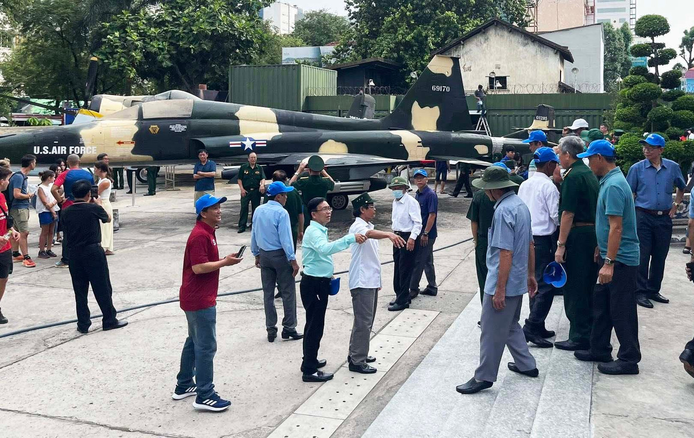 Du khách tham quan Bảo tàng Chứng tích chiến tranh. Ảnh: Trần Nguyên Anh. Du khách tham quan Bảo tàng Chứng tích chiến tranh. Ảnh: Trần Nguyên Anh.