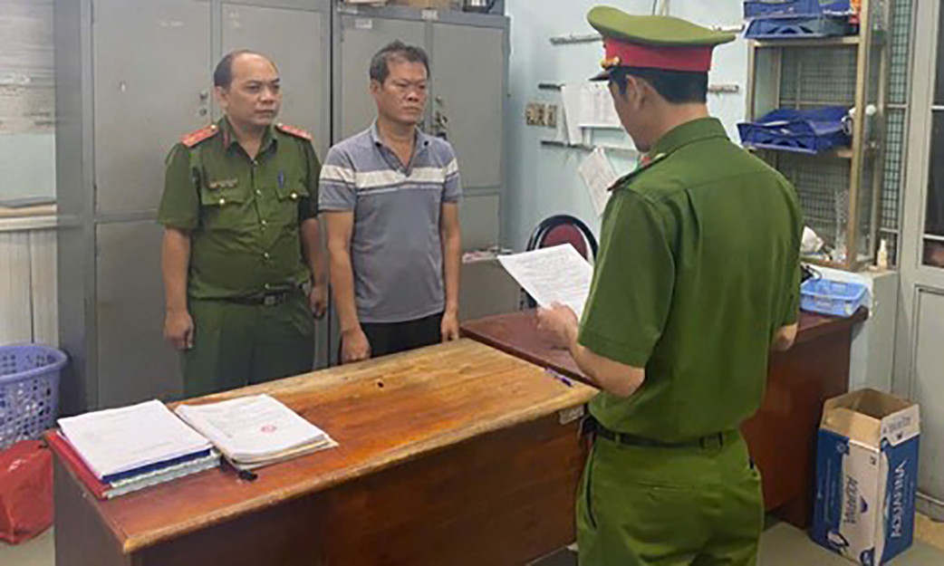 Khánh bị điều tra về hành vi gây rối trật tự công cộng. Ảnh: CA Khánh bị điều tra về hành vi gây rối trật tự công cộng. Ảnh: CA