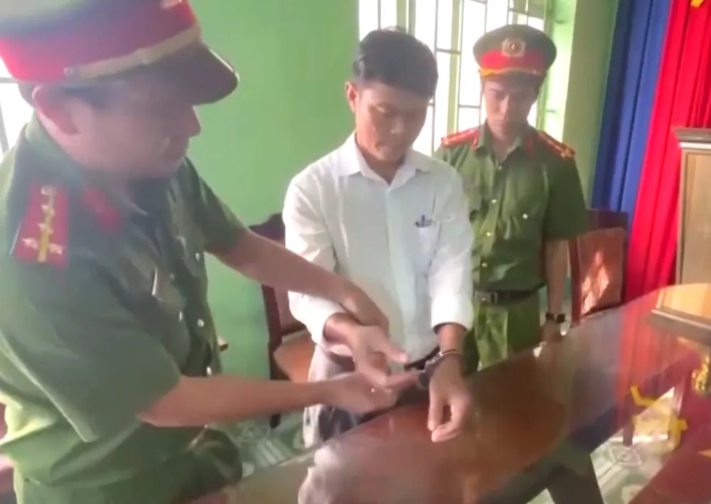 Nguyên Chánh Văn phòng huyện Bù Đăng Phạm Đình Nhất bị khởi tố, bắt giam Nguyên Chánh Văn phòng huyện Bù Đăng Phạm Đình Nhất bị khởi tố, bắt giam