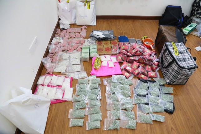 Đường dây mại dâm có người mẫu, ca sĩ; Phát hiện 25kg ma túy tại nhà cô gái ở Bình Dương ảnh 2