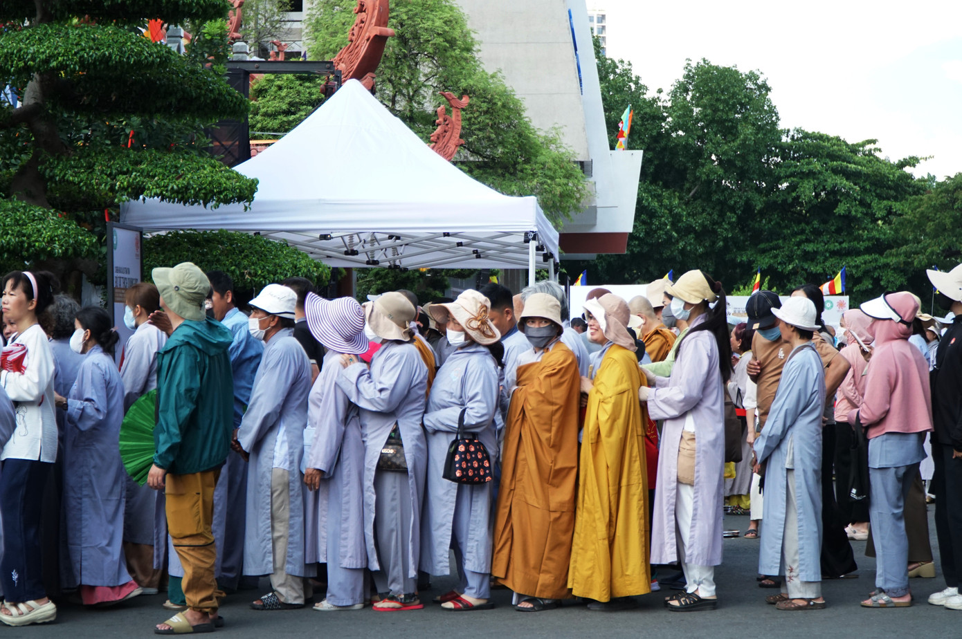 Đây là lần đầu xá lợi trái tim Bồ tát Thích Quảng Đức được đưa ra cho công chúng, phật tử chiêm bái.