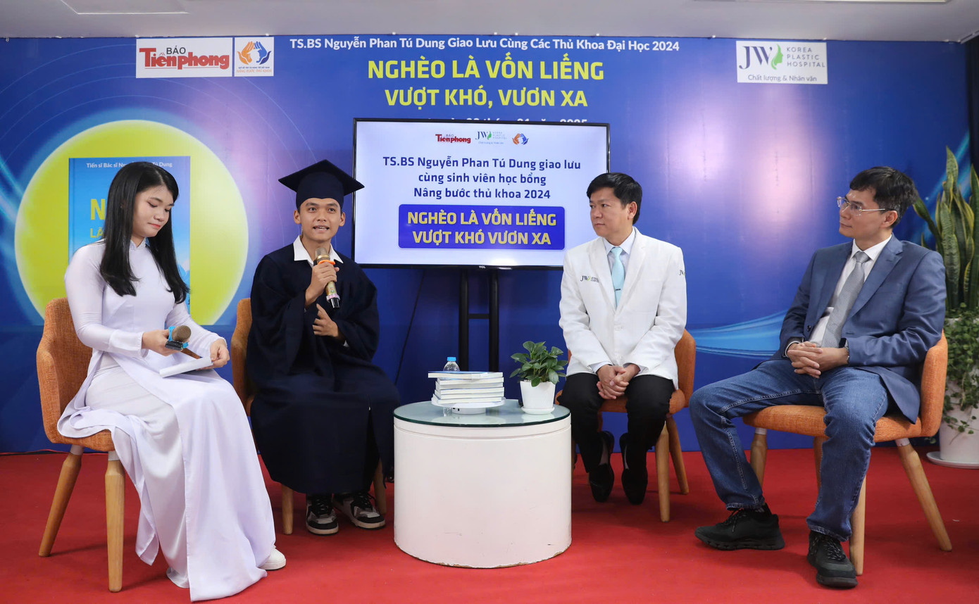 Châu Minh Phát, thủ khoa ngành Công nghệ Thông tin, Đại học Sư Phạm kỹ thuật TPHCM chia sẻ tại chương trình. Ảnh: Duy Anh. Châu Minh Phát, thủ khoa ngành Công nghệ Thông tin, Đại học Sư Phạm kỹ thuật TPHCM chia sẻ tại chương trình. Ảnh: Duy Anh.