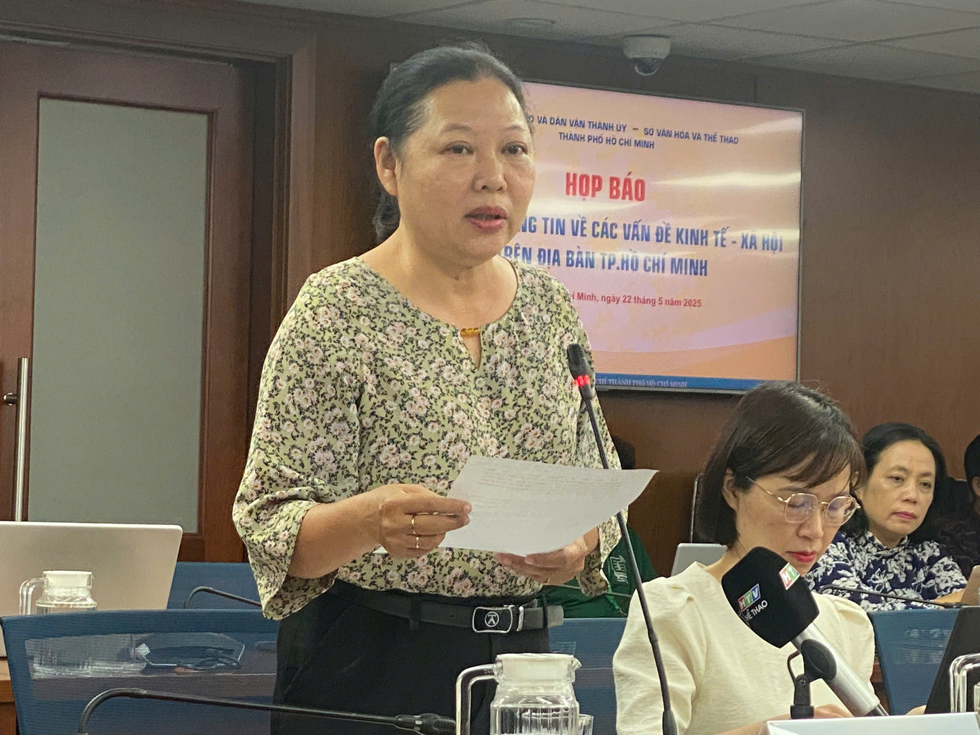 Bà Phạm Đắc Mỵ Trân, Quyền Trưởng Phòng Truyền thông xã hội và nội dung số, Sở Văn hóa - Thể thao TPHCM nói về kẹo Kera. Ảnh: Hữu Huy