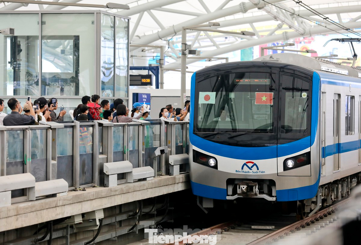 Tuyến đường sắt đô thị metro số 1 Bến Thành - Suối Tiên Tuyến đường sắt đô thị metro số 1 Bến Thành - Suối Tiên