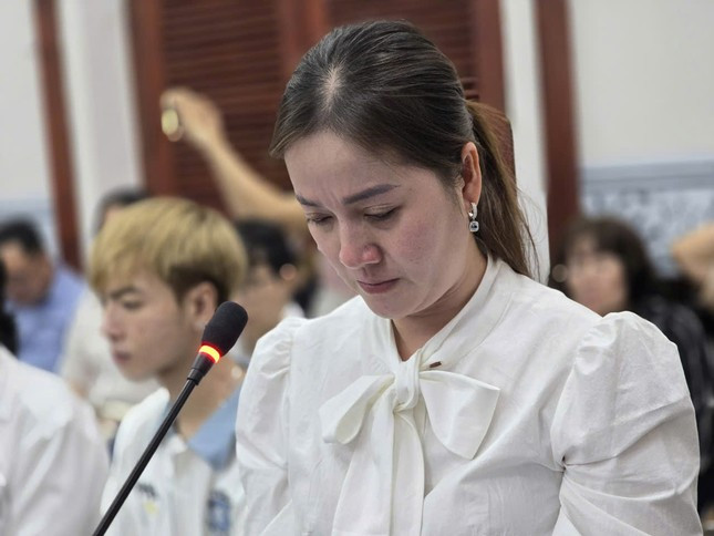 Hồng Loan tại phiên tòa sơ thẩm Hồng Loan tại phiên tòa sơ thẩm