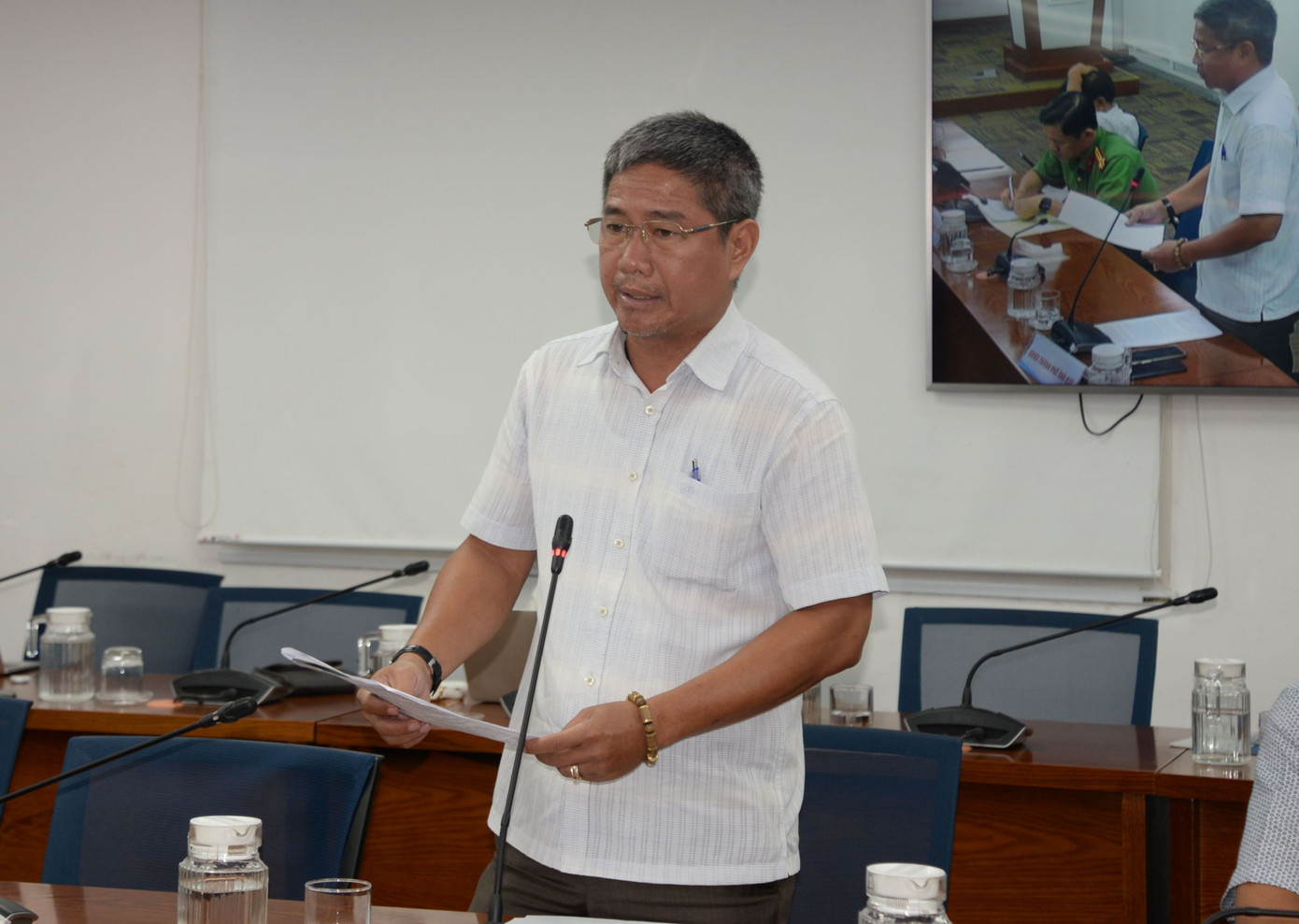 Ông Nguyễn Quang Chi, Phó Phòng Giao thông công chính UBND TP Thủ Đức, trả lời tại buổi họp báo. Ảnh: H.K.