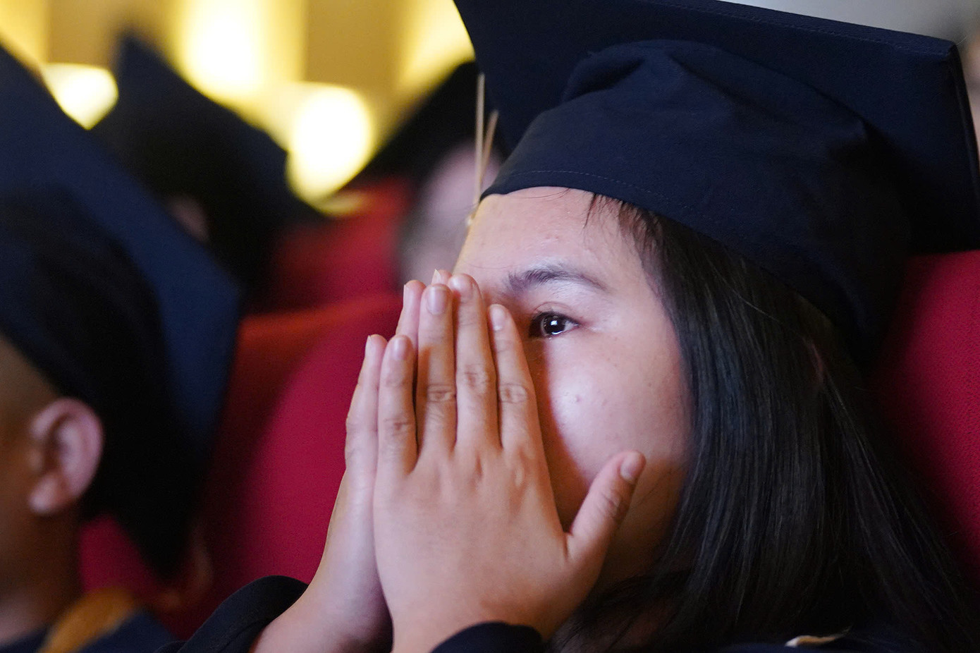 Nhiều sinh viên đã rơi nước mắt.